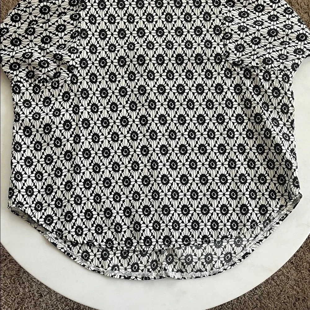 Beulah Top Size ONE Black White Long Puff Sleeve Lace-Like Pattern - Picture 6 of 13